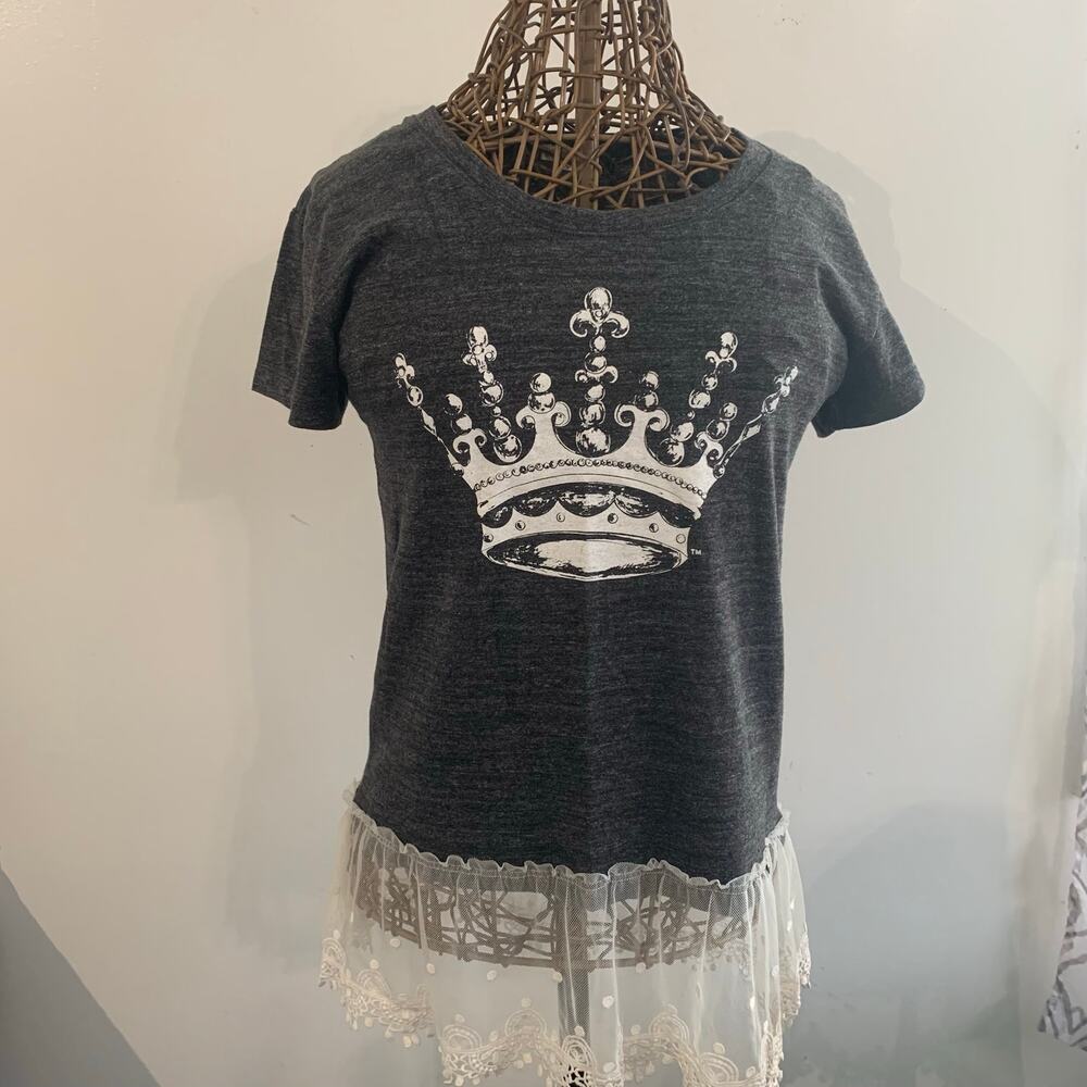 Crowned Free Women’s Graphic Tee – Size S –